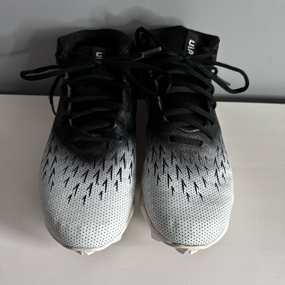 Under Armour - Men’s, Spotlight Franchise Rm 4.0, Football Cleats Size 7.5 EUC
